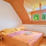 Oblak Estate Apartment