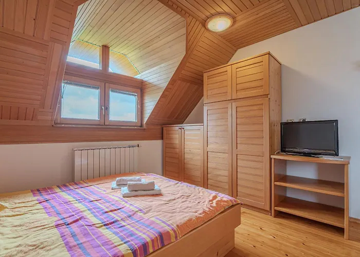 Oblak Estate Apartman Ortnek